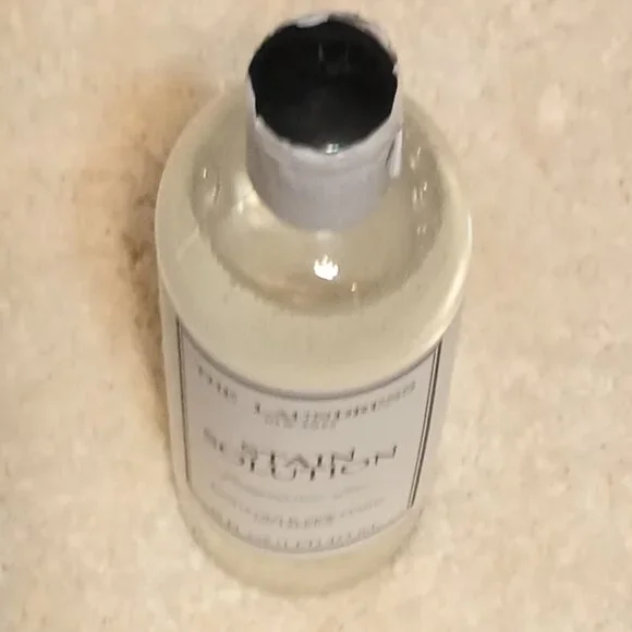 NWT ~ The Laundress' Fragrance-Free Stain Solution, Stain Treatment 16 Fl. Oz. - Picture 7 of 12